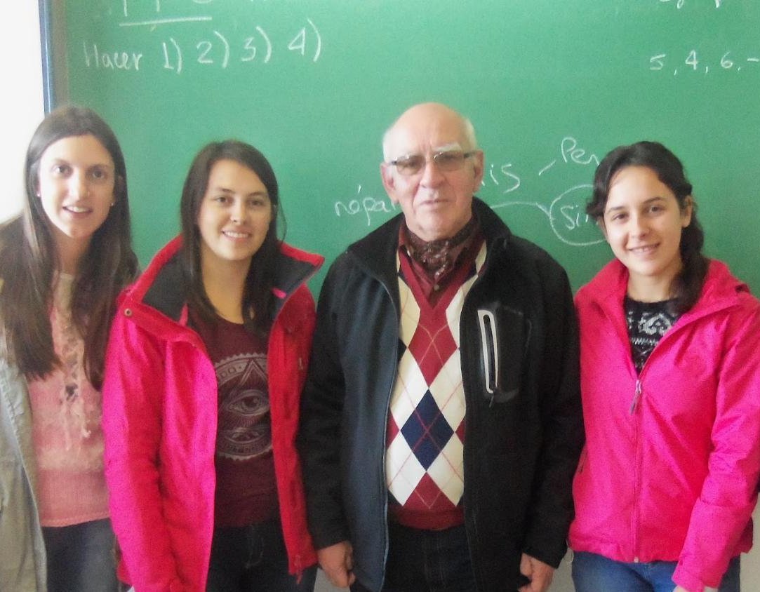 Víctor Hugo Vallejos en una conferencia de geografía